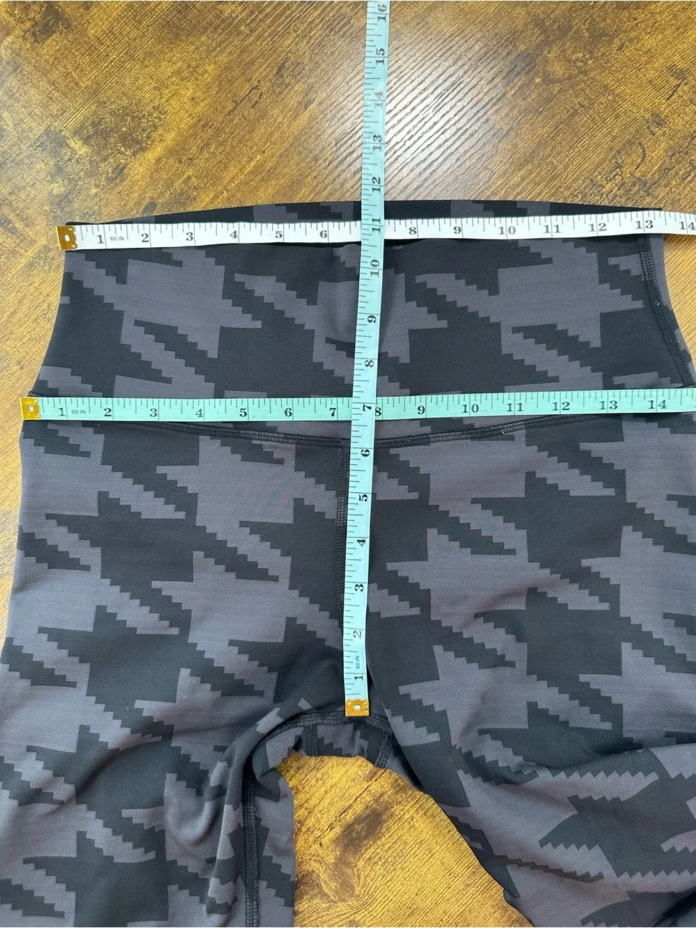 ALO Yoga High Rise Gray and Black Houndstooth Print Airbrush Leggings, Large